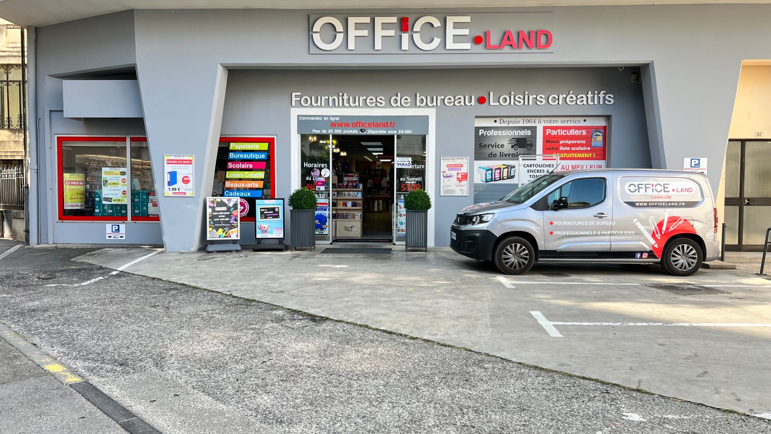 La boutique OFFICE LAND modernisée