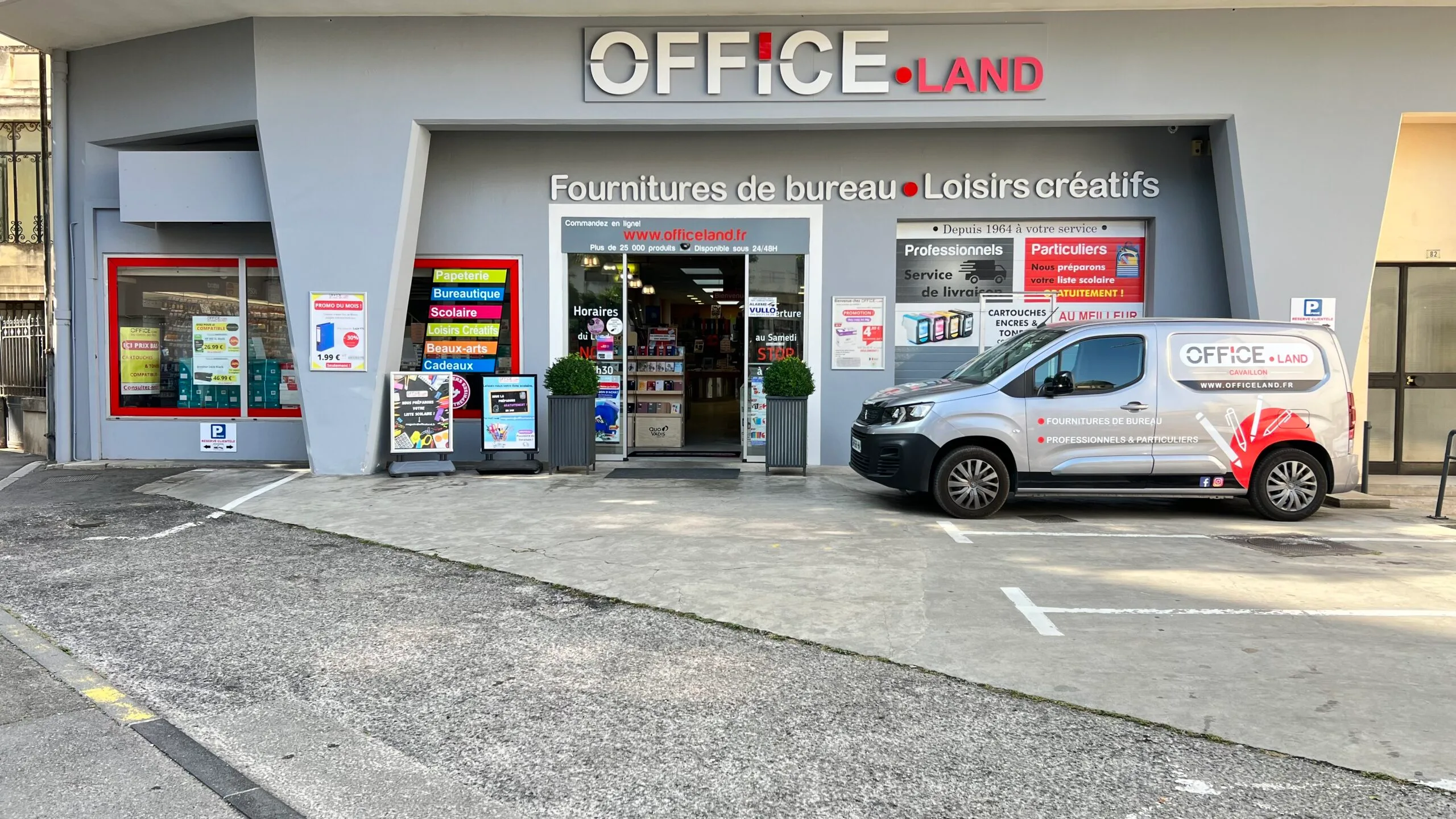 La boutique OFFICE LAND modernisée