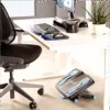 Repose-Pieds Énergisant Fellowes – en situation sous un bureau