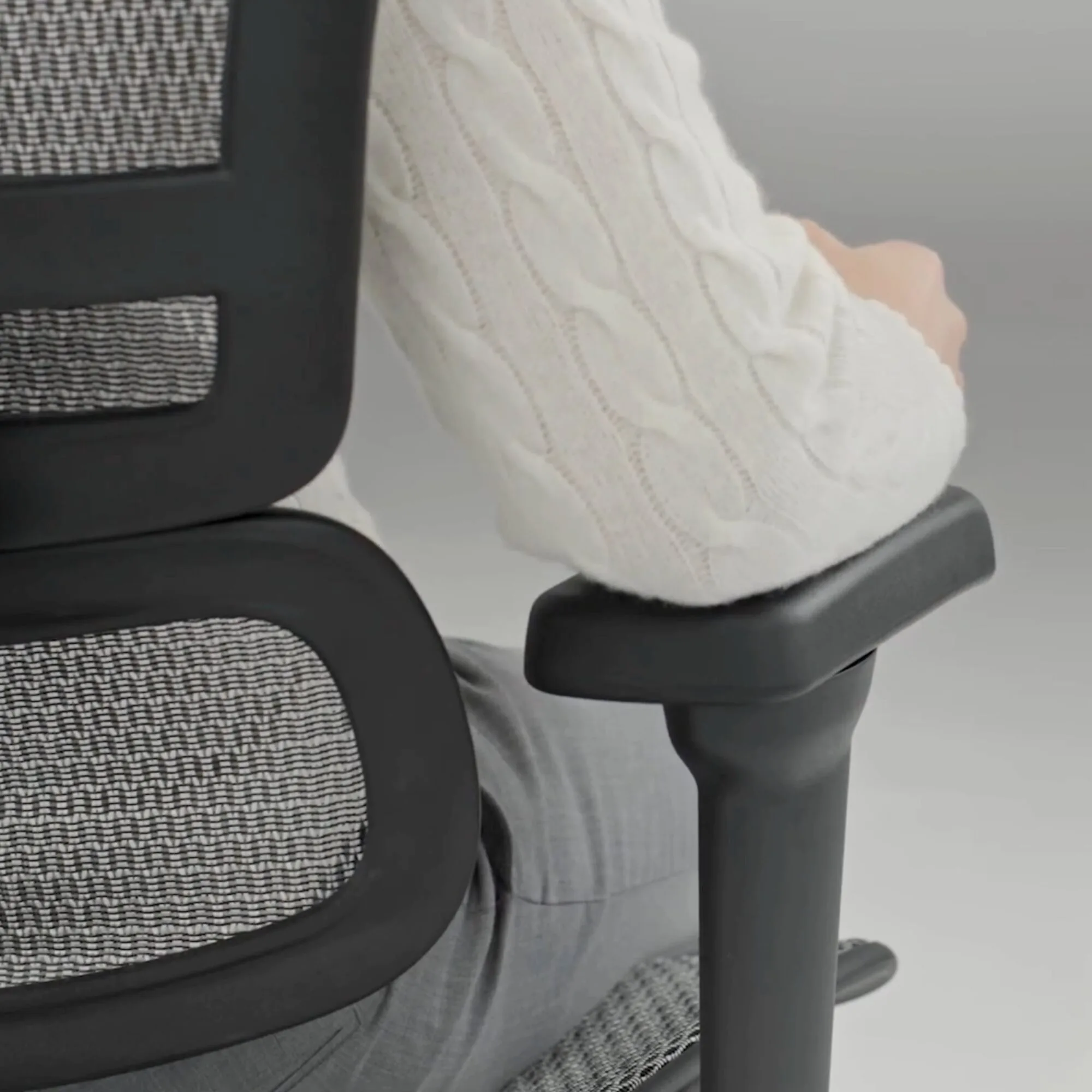 Accoudoir réglable d'un fauteuil ergonomique